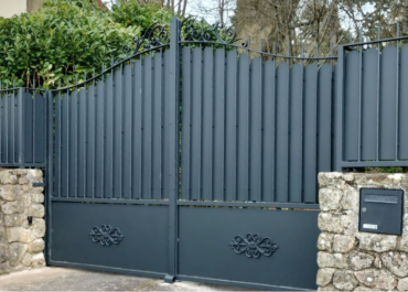 Portail - Chapeau de Gendarme