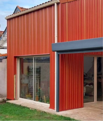 Bardage métallique coloré